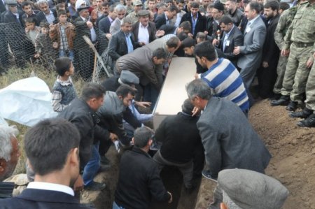 Şırnaklı şehit asker Kürtçe ağıtlarla toprağa verildi