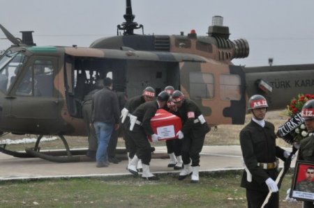 Şırnaklı şehit asker Kürtçe ağıtlarla toprağa verildi