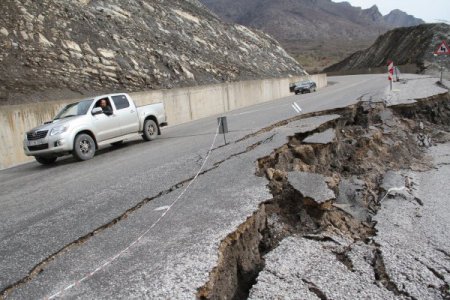 Şırnak'ta uluslar arası D400 yolunda çökme meydana geldi