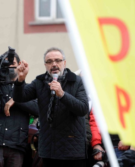 Sırrı Sakık: Kanın durması için barış cephesi güçleniyor