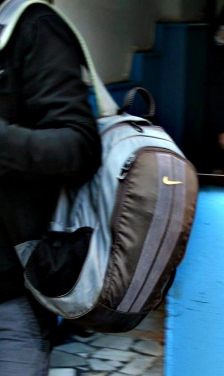 Sırt çantasında esrar taşıyan cinayet zanlısı yakalandı