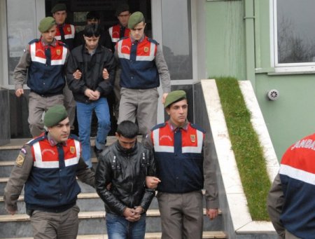 Sırt çantasında kokain taşırken yakalandı