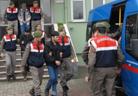 Sırt çantasında kokain taşırken yakalandı