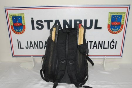 Sırt çantasında kokain taşırken yakalandı