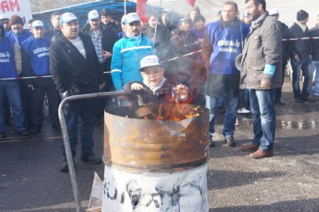 Şişecam işçilerinin eylemi sürüyor