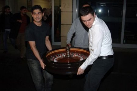 Şişli'de 50 Kişi Kumardan Gözaltına Alındı