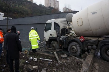 Şişli'de beton mikseri trafo merkezine girdi