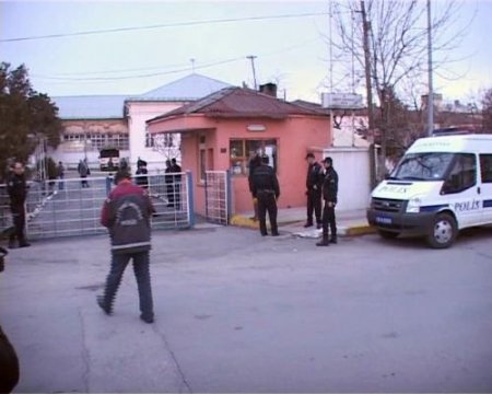 Sivas Açık Cezaevi'ndeki Kavgada 2 Mahkum Bıçakla Ağır Yaralandı