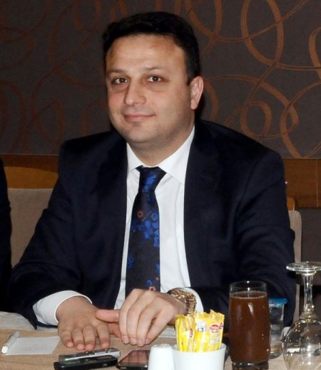 Sivas basını birleşmeyi pasta keserek kutladı