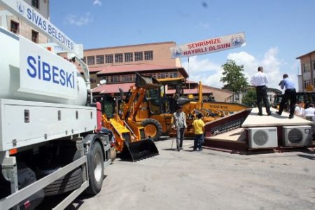 Sivas Belediyesi, Yeni Aldığı 14 Yeni İş Aracını Tanıttı