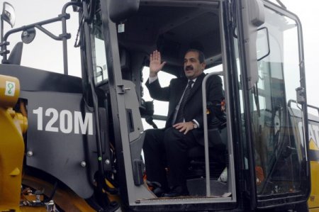 Sivas Belediyesi 380 personelle karla mücadele ediyor