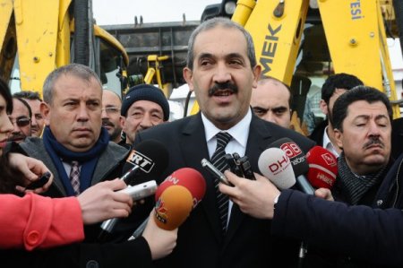 Sivas Belediyesi 380 personelle karla mücadele ediyor