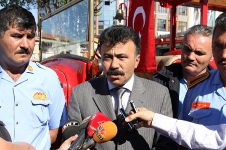 Sivas Belediyesi itfaiye ekipleri, tarihi araçları sergiledi