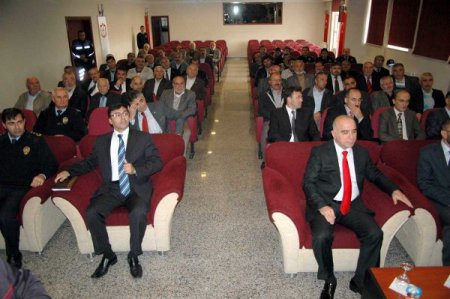 Sivas Emniyet Müdürü Kızılay, muhtarlarla bir araya geldi