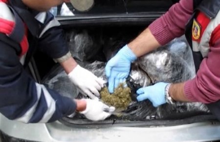 Sivas Jandarması'ndan uyuşturucu operasyonu