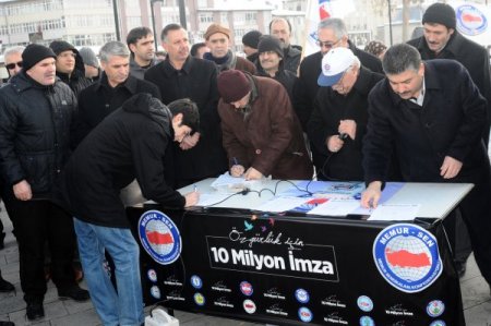 Sivas Memur-Sen'den kılık-kıyafet eylemi