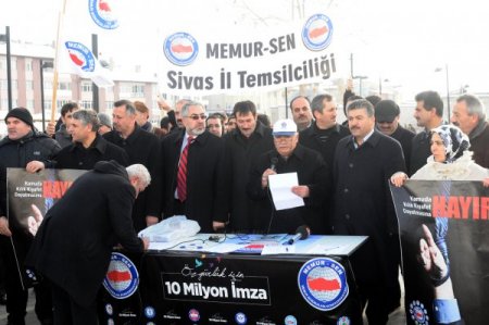 Sivas Memur-Sen'den kılık-kıyafet eylemi