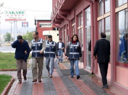 Sivas Ve Balıkesir'de Sahtecilik Operasyonu: 1 Doktor Ve Askerin De Olduğu 11 Kişi Gözaltında