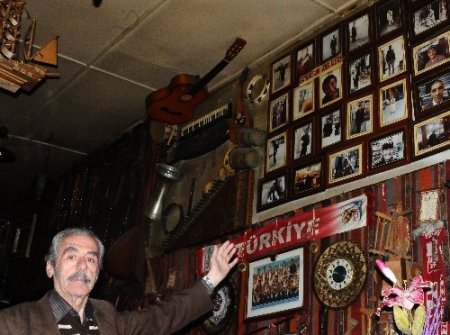 Sivaslı kahvecinin ilginç koleksiyonu