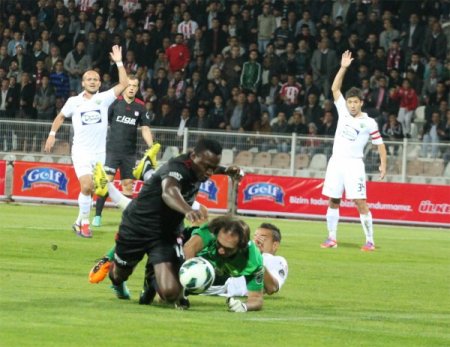 Sivasspor: 0 - Akhisar Belediye: 0 (ilk yarı)