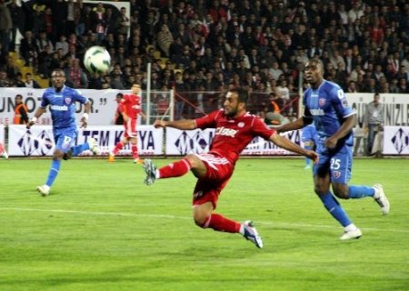 Sivasspor: 0 - Kardemir Karabükspor: 0 (İlk yarı)