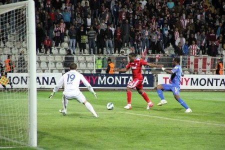 Sivasspor: 0 - Kardemir Karabükspor: 0 (İlk yarı)