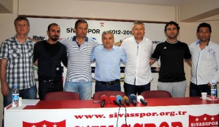 Sivasspor’da Çalımbay görevi bıraktığını açıkladı