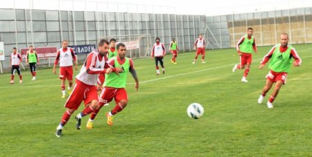 Sivasspor'da halaylı idman