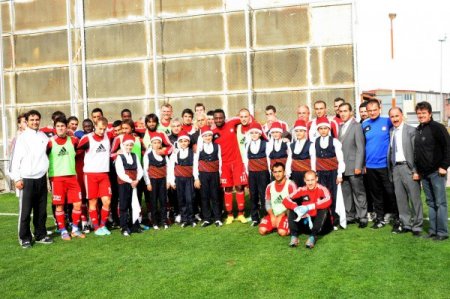 Sivasspor'da halaylı idman