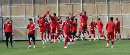 Sivasspor'da halaylı idman