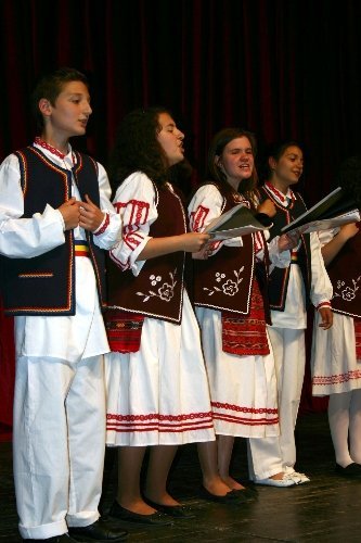 Sivas’ta, Romen öğrenciler türkülerle coşturdu