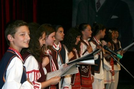 Sivas’ta, Romen öğrenciler türkülerle coşturdu