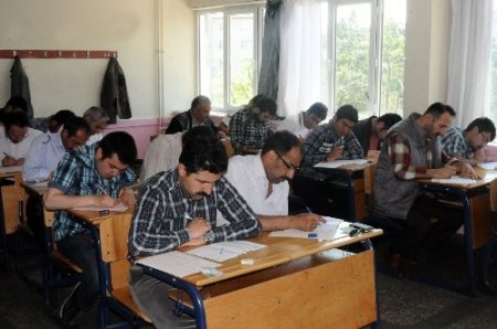 Sivasta 10 bin kişi O'nu okuyarak sınava girdi