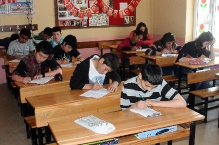 Sivasta 10 bin kişi O'nu okuyarak sınava girdi
