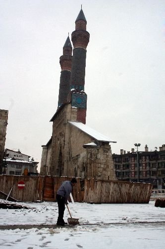 Sivas'ta 48 Köy Yolu Ulaşıma Kapandı