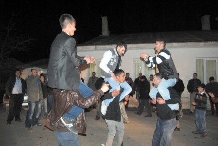 Sivas’ta bol kahkahalı asker uğurlama töreni