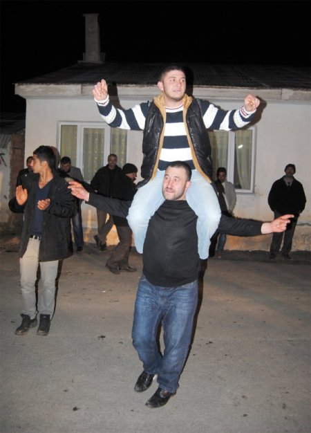 Sivas’ta bol kahkahalı asker uğurlama töreni