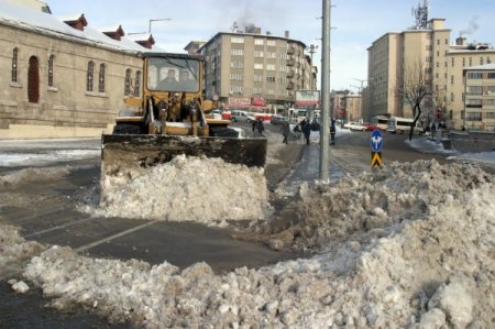 Sivas’ta Kar Sebebiyle 336 Köy Yolu Kapalı