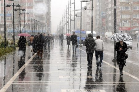 Sivas'ta kar yağışı hayatı olumsuz etkiledi