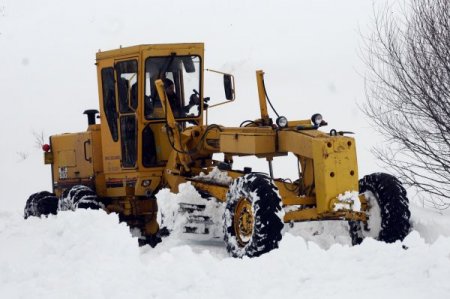 Sivas'ta karla mücadele sürüyor