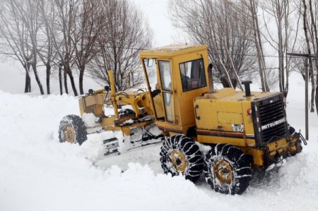 Sivas'ta karla mücadele sürüyor