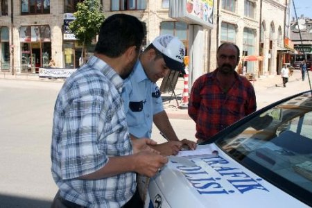 Sivas'ta Kırmızı Işık İhlali Yapan Vatandaşa 62 Lira Para Cezası Kesildi