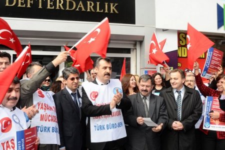 Sivas’ta memurlar iş bıraktı