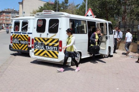 Sivas'ta Servisçilere Takke, Bere Ve Ayakkabının Ökçesine Basmak Yasaklandı