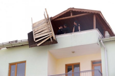 Sivas'ta Şiddetli Rüzgardan Çatılar Uçtu