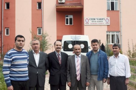 Sivas'ta sivil toplum örgütleri kurban sevincini Cem Vakfı'nda yaşadı