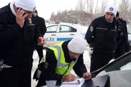 Sivas’ta trafik denetimlerinde şoförler uyarıldı