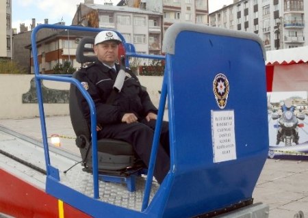 Sivas'ta trafik ekipleri simülasyon aracıyla test yaptı