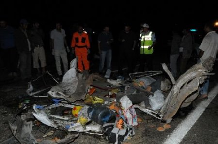 Sivas'ta Trafik Kazası: 3 Ölü, 6 Yaralı