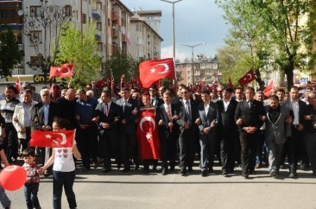 Sivas’ta Türkçülük Günü yürüyüşü